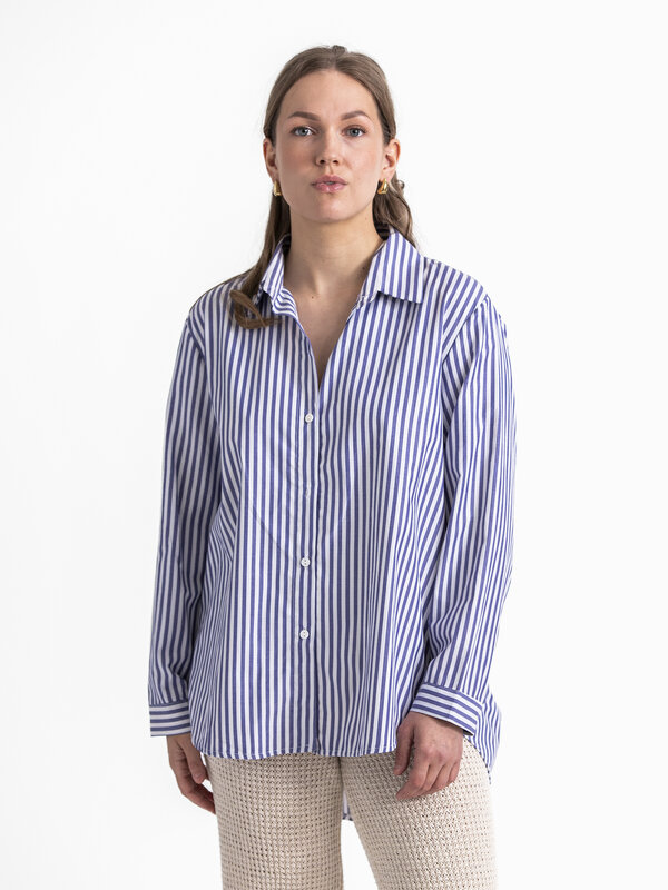 Le Marais Striped shirt Mick 1. With its classic design and contemporary flair, our striped shirt is a versatile addition...