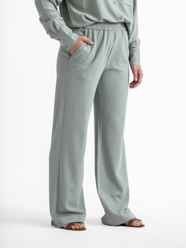 MBYM Trousers Phillipa Edviwa 6. Create a streamlined look with these wide-leg trousers, which can be effortlessly styled...