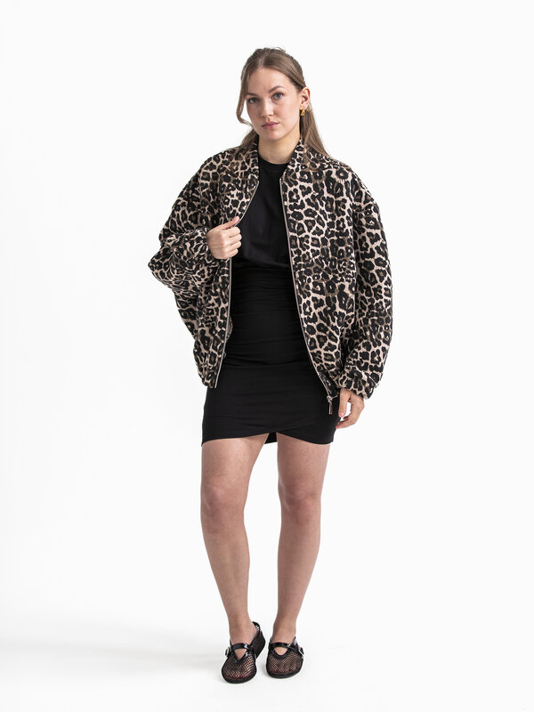 Le Marais Bomber Oscar 3. Create an effortlessly cool look in this leopard print bomber. A contemporary piece that elevat...