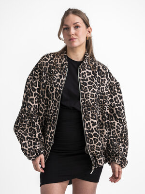 Bomber Oscar. Create an effortlessly cool look in this leopard print bomber. A contemporary piece that elevates your outfit.