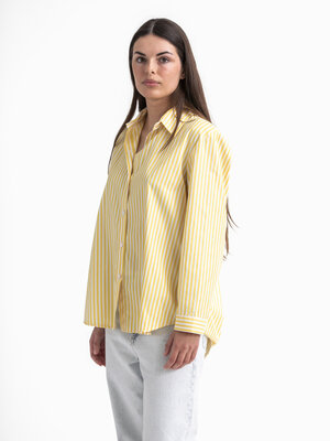 Hemd Mick. Stap in de zon met dit gestreepte hemd, een klassieker met een eigentijdse uitstraling. De frisse gele kleur v...