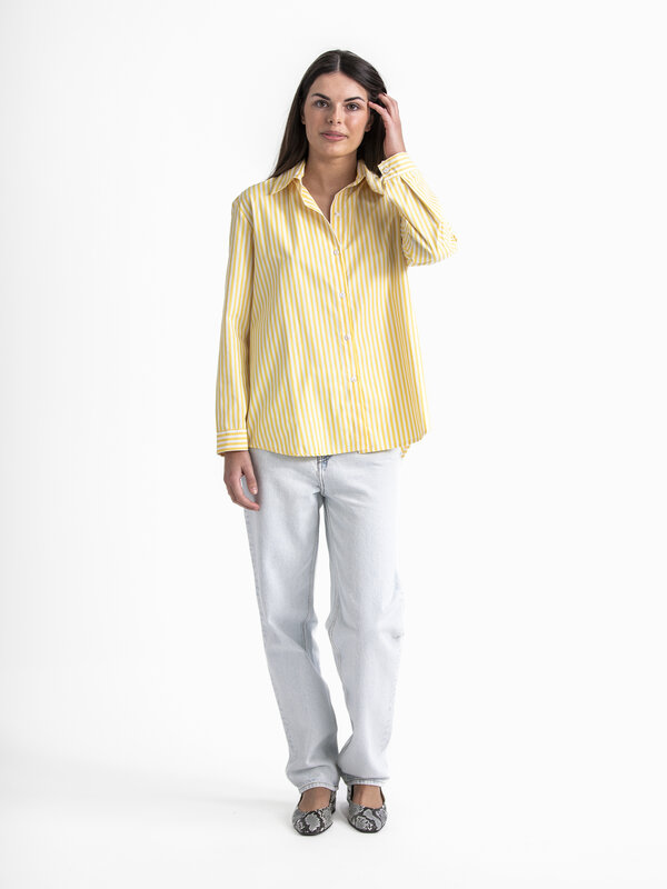 Le Marais Striped shirt Mick 3. Step into the sun with this striped shirt, a classic with a contemporary feel. The fresh ...