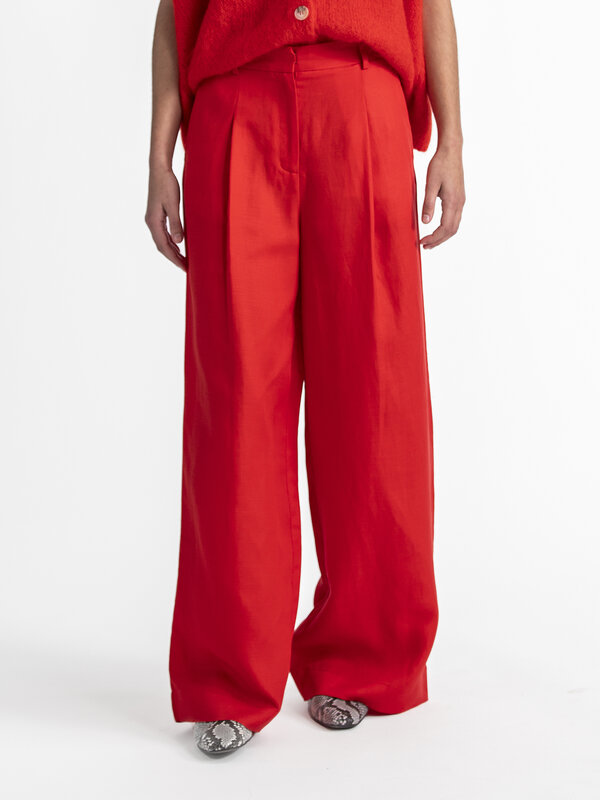 Selected Linen trousers Lyra 3. With warmer weather approaching, you should definitely invest in linen trousers. Linen is...
