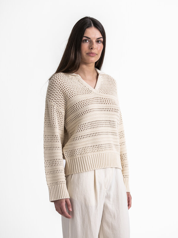 Selected Crochet pull Fina 3. Go for casual chic with this stylish crocheted sweater. With its relaxed fit and refined ap...
