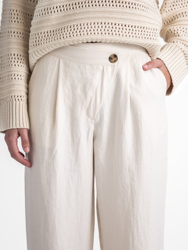 Edited Pantalon à fermeture latérale Nena 6. Affirmez votre style avec ce pantalon à fermeture latérale. Avec son design ...