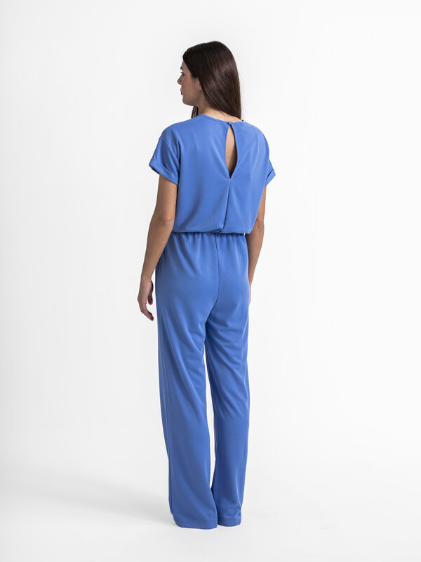 MBYM Jumpsuit Axton 5. Creëer een moeiteloos chique look met deze jumpsuit met T-shirtmouwen, ideaal voor elke gelegenhei...