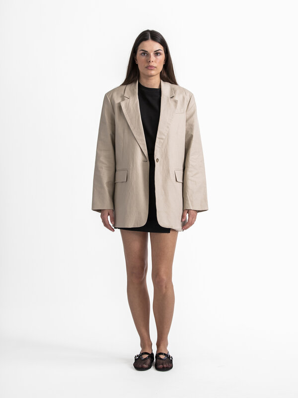 Selected Oversized blazer Sine 4. Ce blazer à coupe relax offre un look classique avec le confort d'une coupe contemporai...