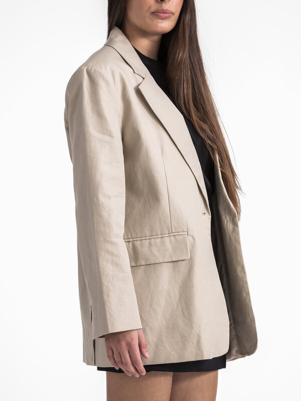 Selected Oversized blazer Sine 5. Ce blazer à coupe relax offre un look classique avec le confort d'une coupe contemporai...