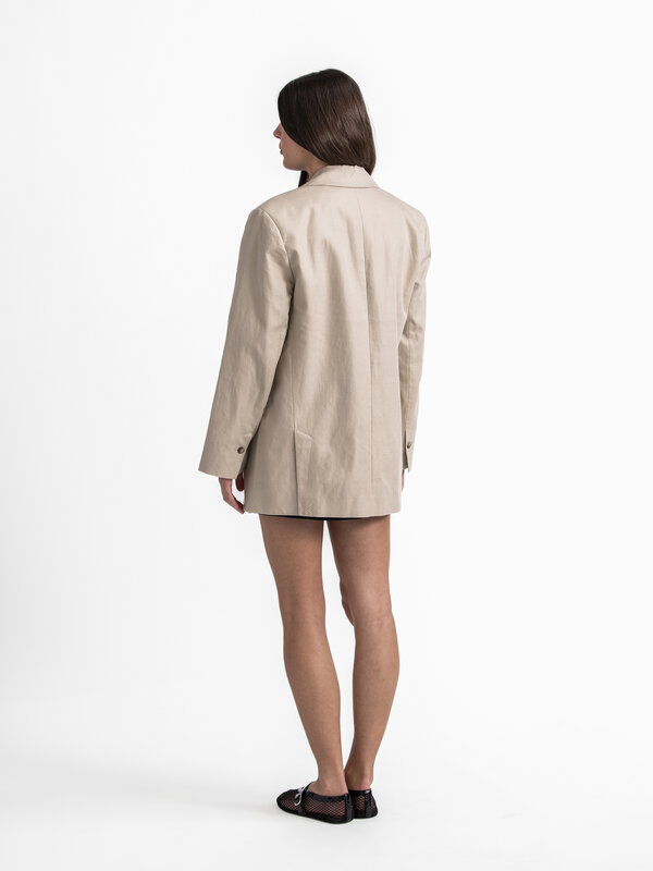 Selected Oversized blazer Sine 7. Ce blazer à coupe relax offre un look classique avec le confort d'une coupe contemporai...