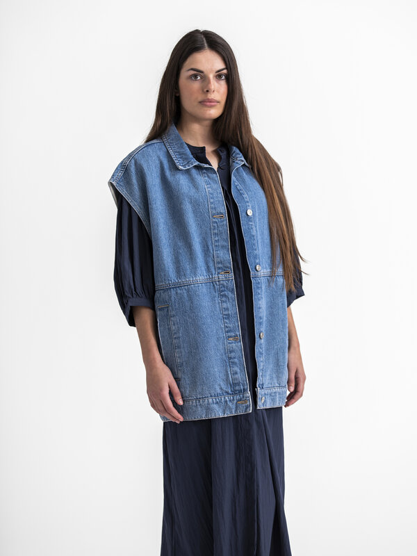 Les Soeurs Sleeveless denim jack Loa 4. Go for an effortlessly cool look with this sleeveless denim vest. Its versatile s...