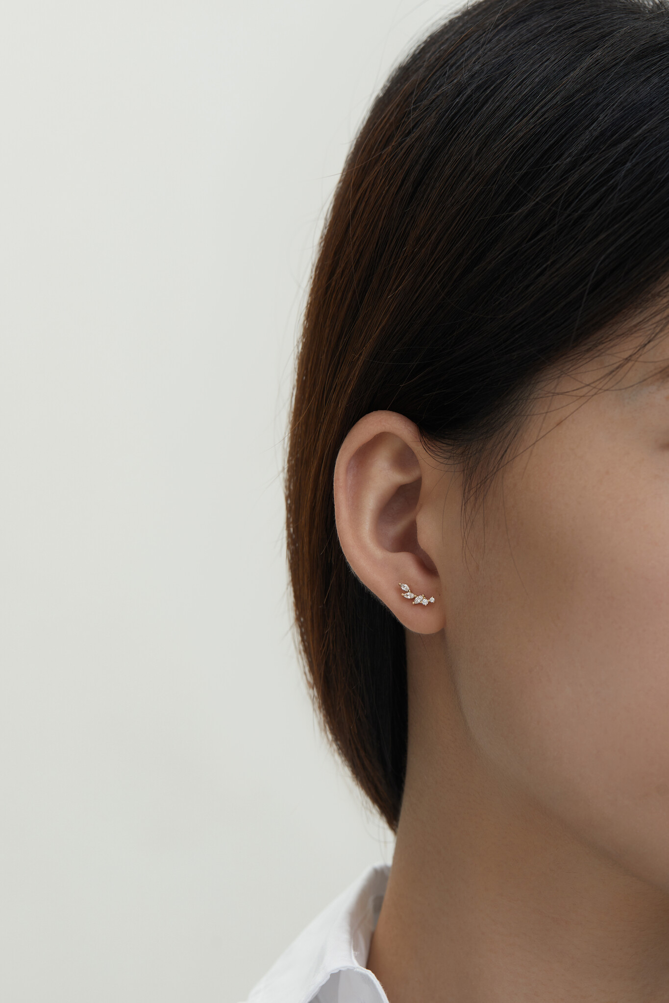 Les Soeurs Earring Louise Strass Leaves 2. Inspired by the flowers that catch winds, this earring is as delicate as it is...