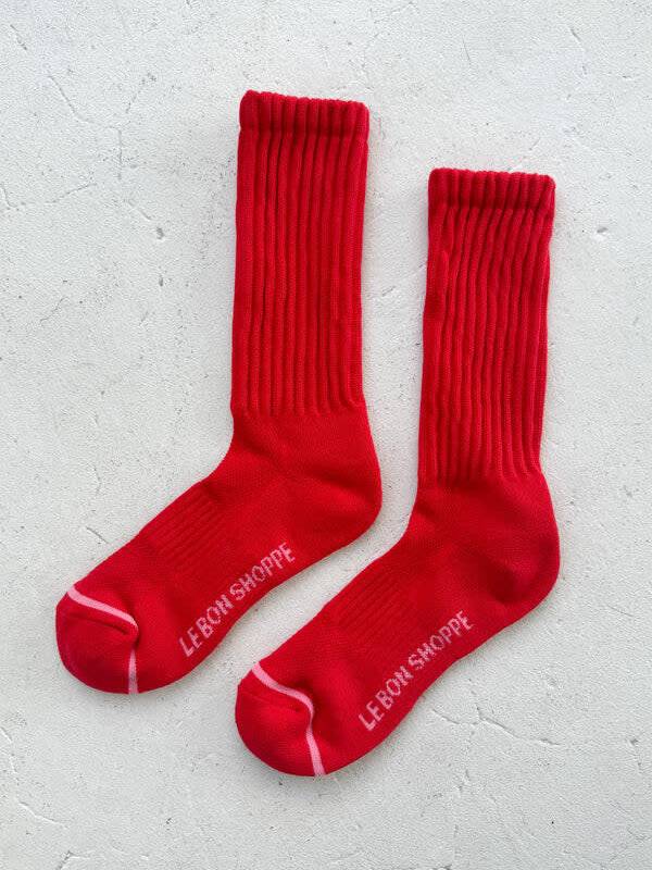 Le Bon Shoppe Chaussettes Ballet 2. Adoptez le confort et le style avec ces solides chaussettes rouges, parfaites pour un...