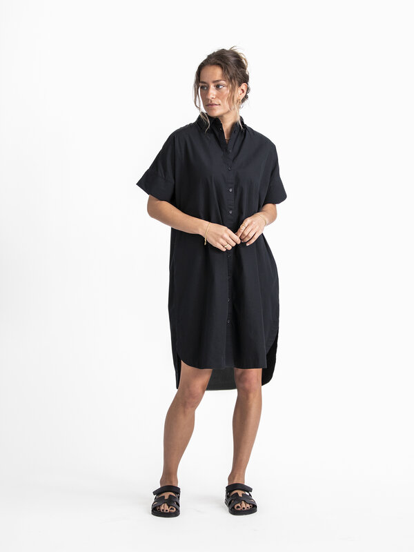 Selected Coton robe-chemise Blair 1. Cette robe chemise est un choix intemporel et confortable qui peut être porté quelle...