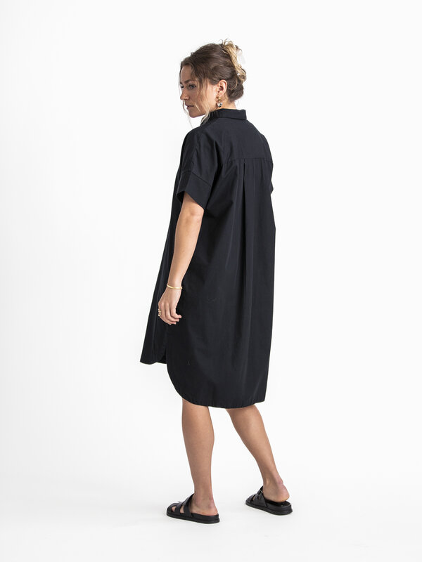 Selected Coton robe-chemise Blair 5. Cette robe chemise est un choix intemporel et confortable qui peut être porté quelle...