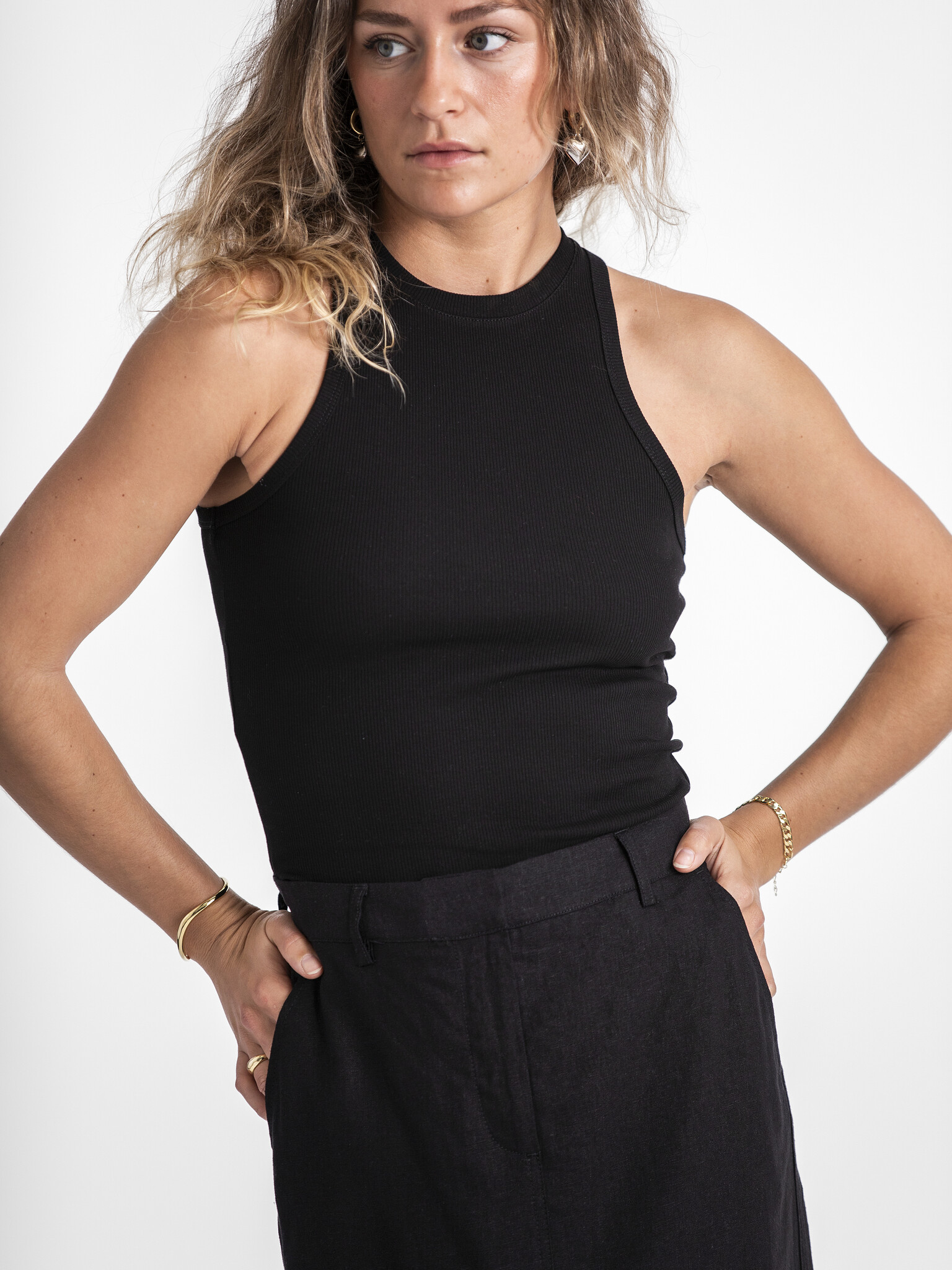 Les Soeurs Rib top Kaila 3. The best basics come in classic silhouettes and are made from comfortable fabrics. Discover t...