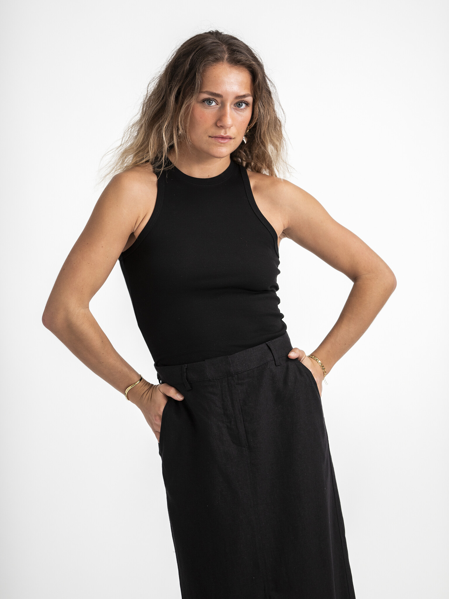 Les Soeurs Rib top Kaila 4. The best basics come in classic silhouettes and are made from comfortable fabrics. Discover t...