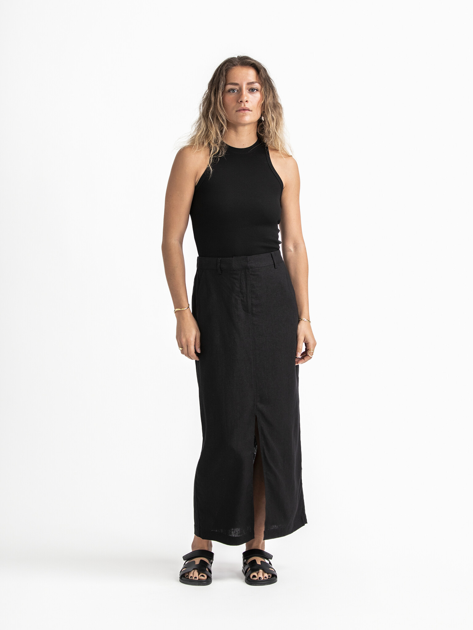 Les Soeurs Rib top Kaila 1. The best basics come in classic silhouettes and are made from comfortable fabrics. Discover t...