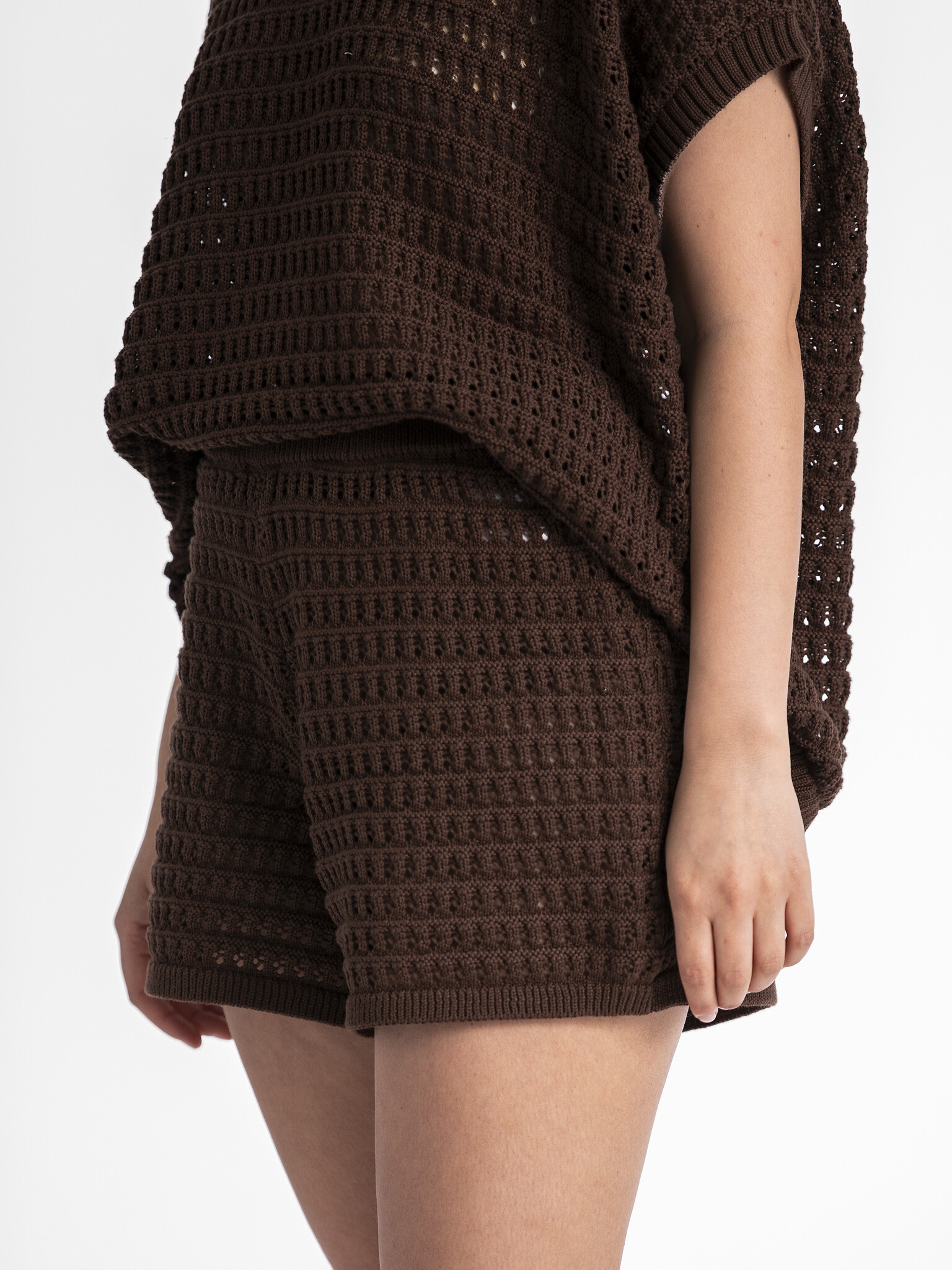 Les Soeurs Gehaakte short Yuki 4. Elke zomergarderobe heeft een favoriete short! Deze gehaakte short in een warme bruine ...