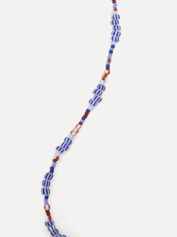 Les Soeurs Necklace Rian 3. An outfit is not complete without a little touch of colour. This necklace in shades of blue a...