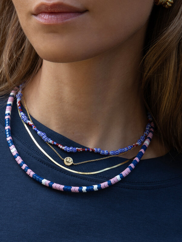 Les Soeurs Necklace Lucie 2. This necklace with navy and pink beads is perfect for summer. The vibrant colors add a styli...