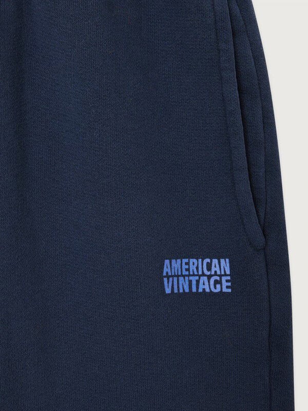 American Vintage Jogging Izubird 4. Créez un look décontracté sans effort avec ce pantalon de jogging bleu marine confort...