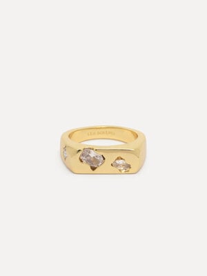 Ring Claire Rectangle. Een geometrisch design en een beetje glamour - meer heeft deze rectangle ring met zirkoniasteentje...