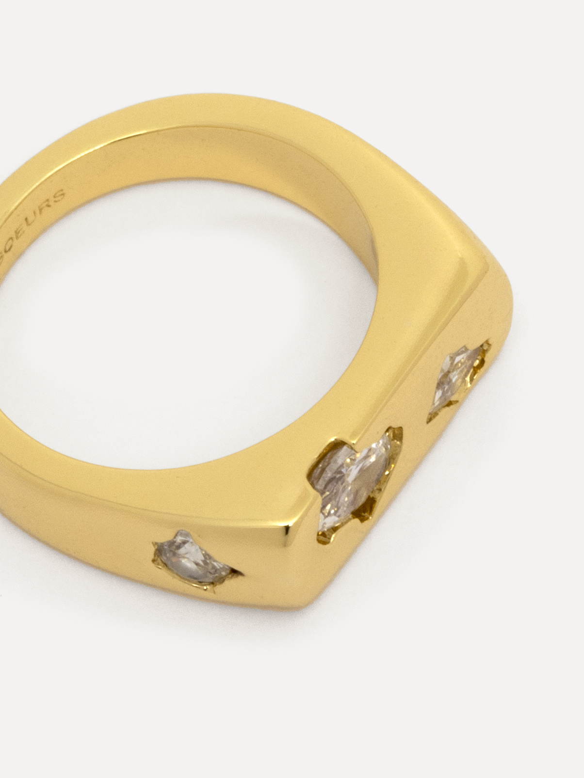 Les Soeurs Ring Claire Rectangle Zirkonia 3. A geometric design and a bit of glamour - that's all this rectangle ring wit...