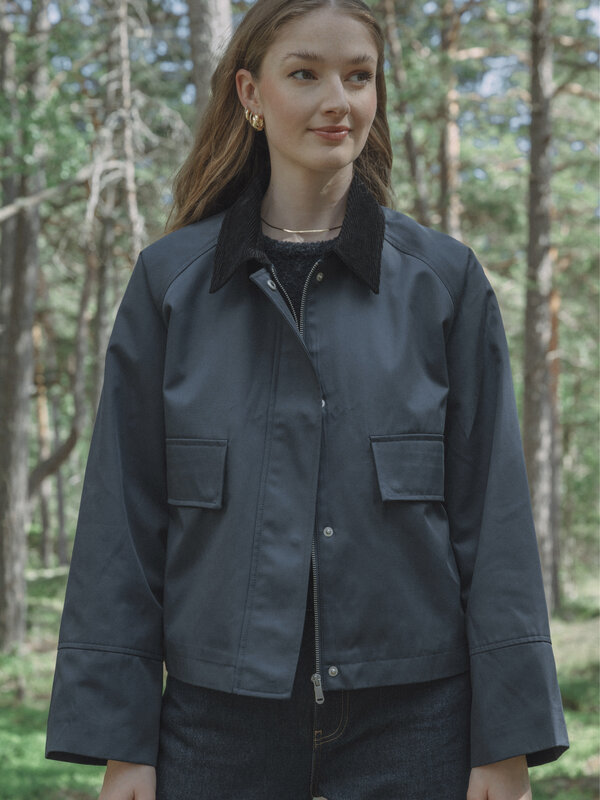 Les Soeurs Veste Lani 1. Cette veste complète votre garde-robe. Ses poches gardent vos essentiels à portée de main, tandi...