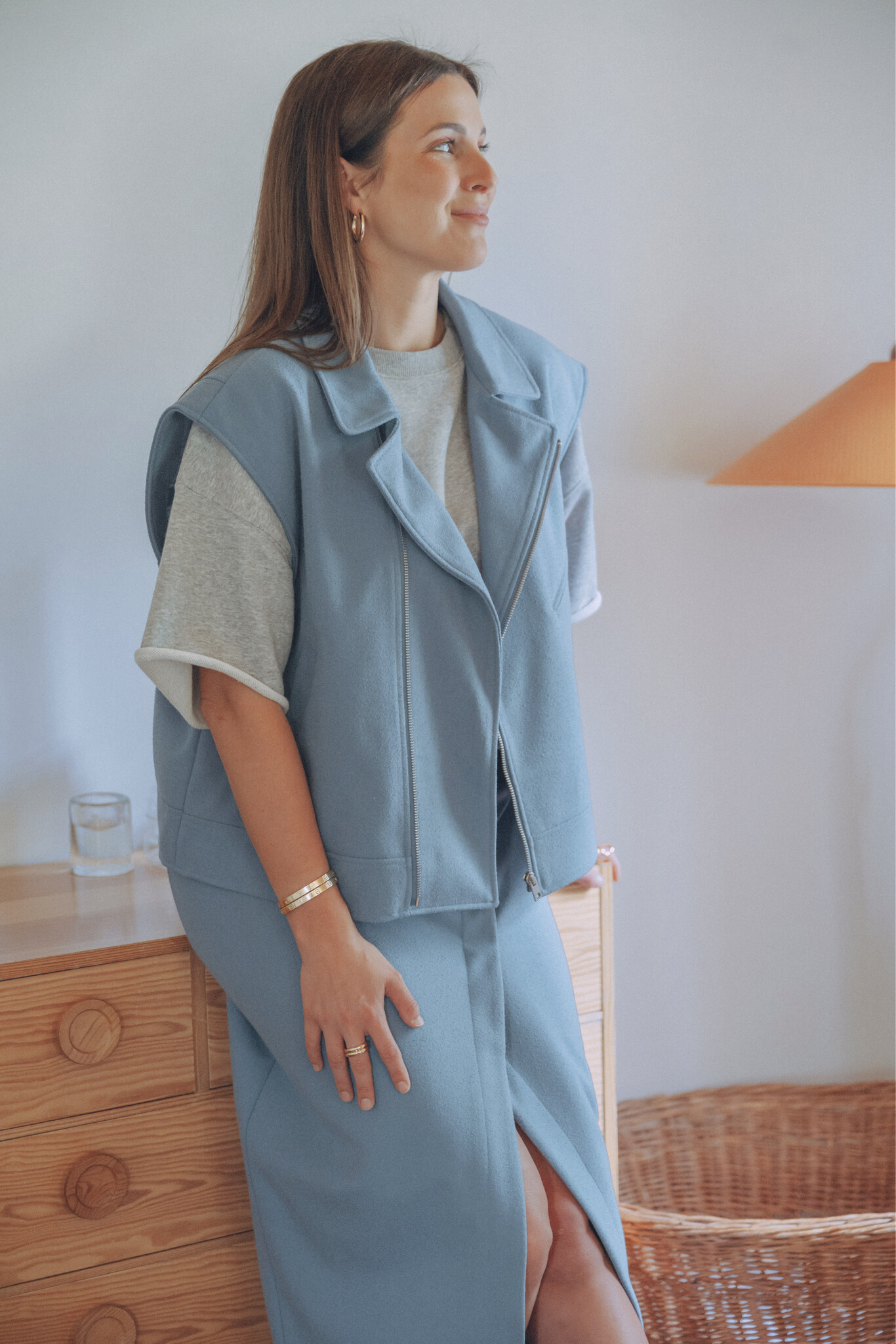 Les Soeurs Veste en bouclette 1. Cette veste vous permettra de vous démarquer subtilement. Sa teinte bleu poudré convient...