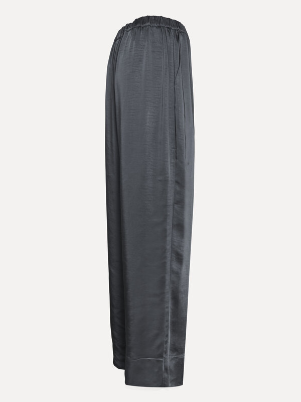 Les Soeurs Pantalon en satin Ivy 5. Confortable et chic à la fois: ce pantalon en satin prouve que c'est possible. Le tis...