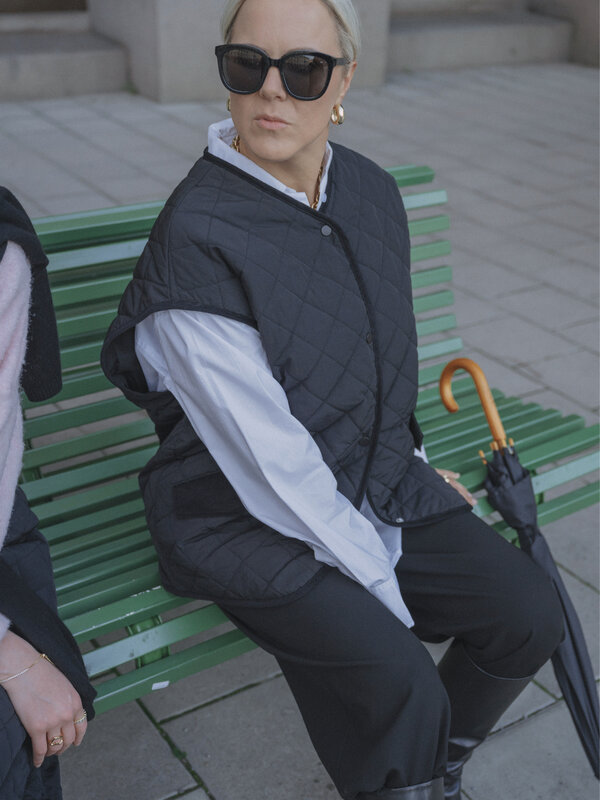 Les Soeurs Sleeveless Quilted Jacket Rufus 3. Move over, little black dress: this jacket might just become the most versa...