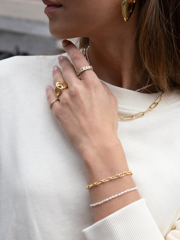 Les Soeurs Armband Mara Link 3. Soms heb je geen grote statements nodig om je look compleet te maken. Deze minimalistisch...