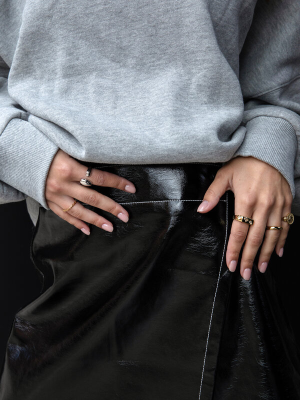 Les Soeurs Bague Claire Hug 3. Offrez-vous (ou à quelqu'un d'autre) un câlin qui ne s'effacera jamais avec cette bague Hu...