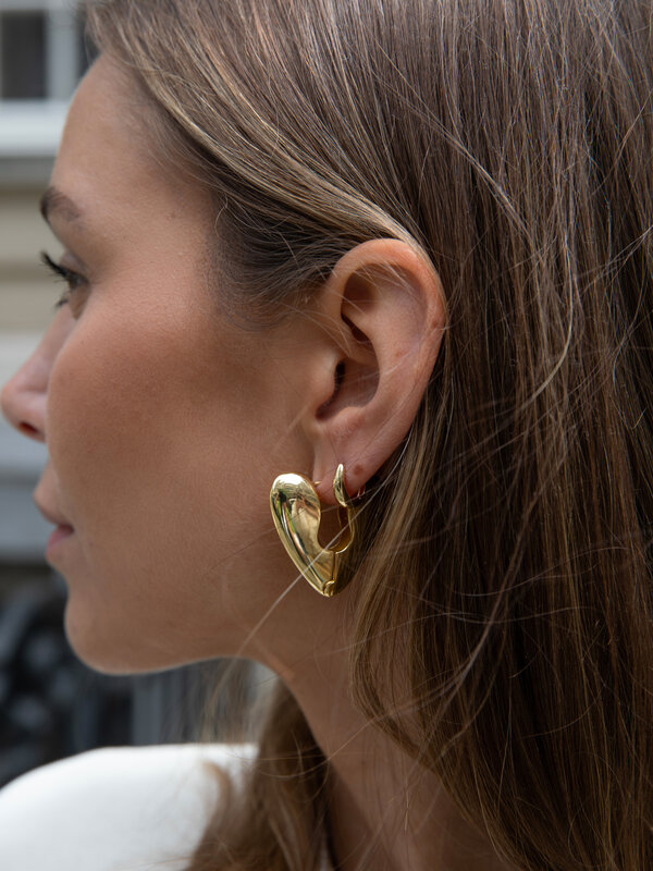 Les Soeurs Boucles d'oreilles Set Fara Heart 3. L'amour est dans l'air avec ces boucles d'oreilles! Grâce au design ouver...