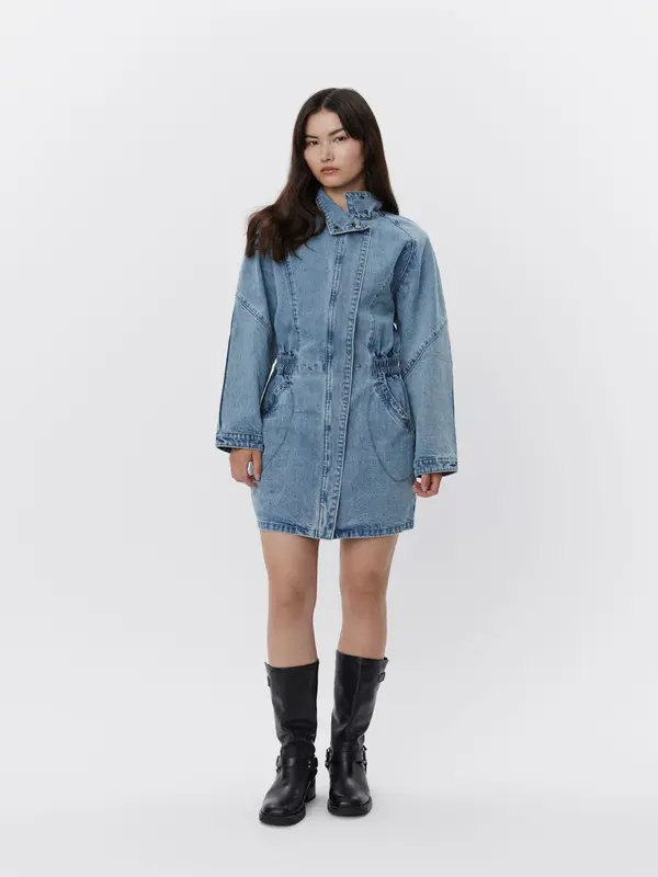 Sofie Schnoor Mini denimjurk met kraag 2. Iedere vrouw weet: een goede denimjurk is onmisbaar in je kast. Met de opvallen...