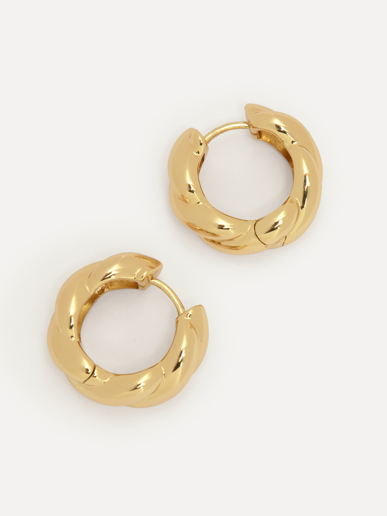 Les Soeurs Earrings set Fara Loomed 2. Looking for that finishing touch? These sculptural earrings are the answer! Subtle...