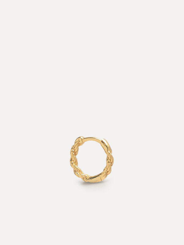 Les Soeurs Earring Jeanne Rope 2. This is knot your average earring. This gold earring with knot detail is perfect for th...