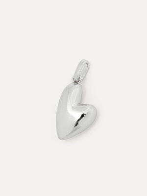 Hangertje Heart. Klein van formaat, maar groot in betekenis: dit zilveren hangertje in de vorm van een hartje is een stij...