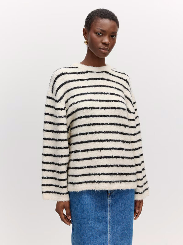 Edited Bouclé Jumper Harriet 4. This bouclé sweater is a true asset during fall season. The warm, cozy fabric keeps the c...