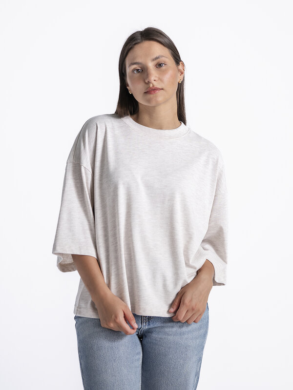 Les Soeurs Boxy T-Shirt Tiara 1. Some basics are essential, and this T-Shirt is one of them. The flattering fit and soft ...