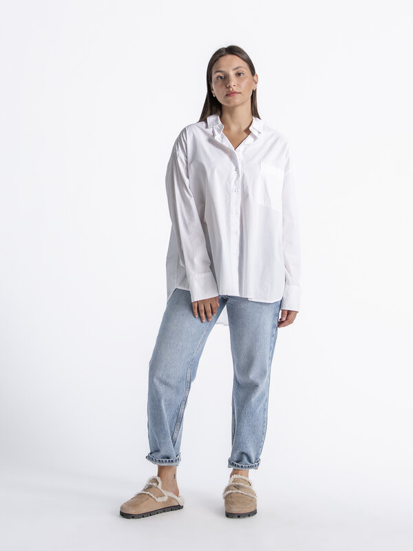 Les Soeurs Cotton shirt Tanya 5. A classic with attitude: thanks to this white shirt, you'll always have a strong base fo...