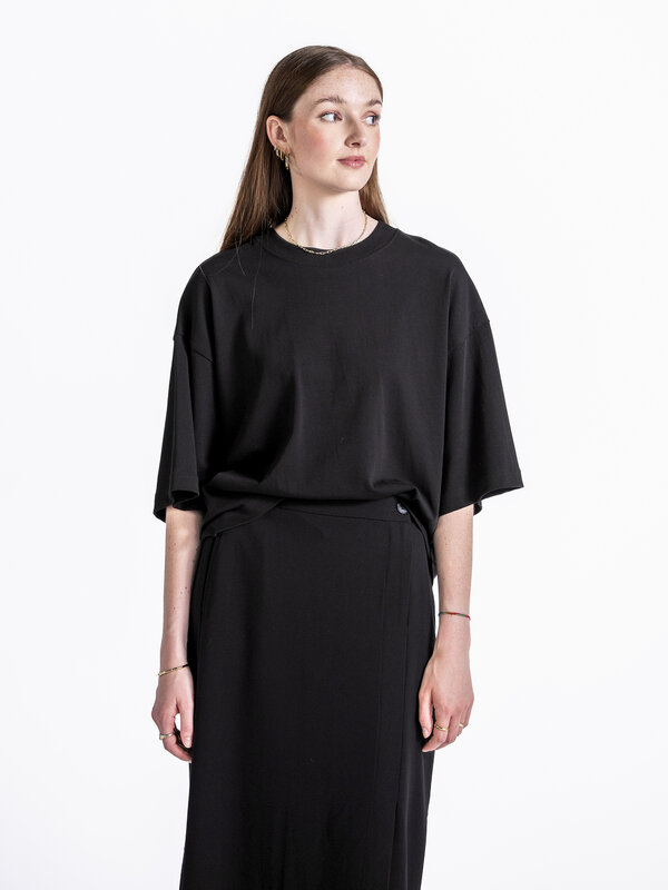 Les Soeurs Boxy T-Shirt Tiara 1. Geef je basics dit seizoen een update met deze T-shirt in een comfortabele boxy fit. Gem...
