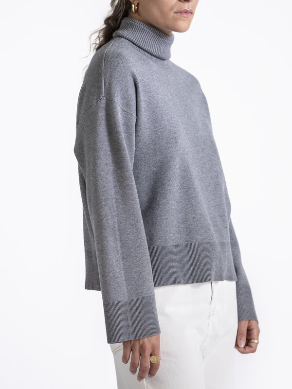 Selected Knitted turtleneck Kamma 4. Keep it classic with this soft turtleneck jumper. It has dropped shoulders that give...