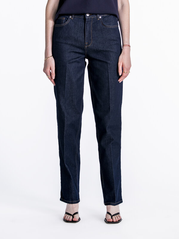 Selected Straight fit jeans Ilu 1. Create a streamlined silhouette with these straight-fit jeans, thanks to the high wais...