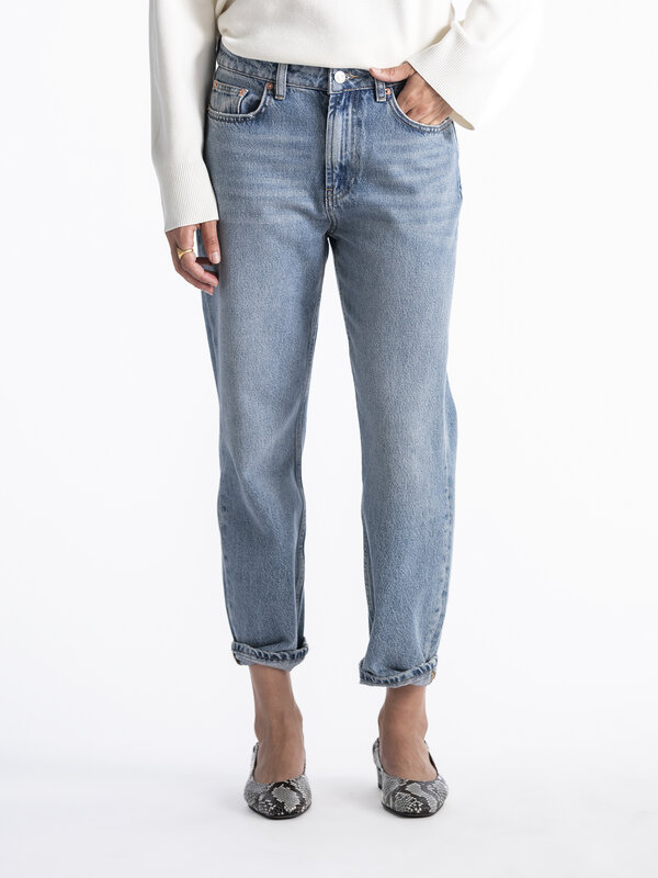 Les Soeurs Coupe classique jean Isabella 4. Un jean pour toutes les saisons! Le jean mom Isabella vous offre toute la pol...