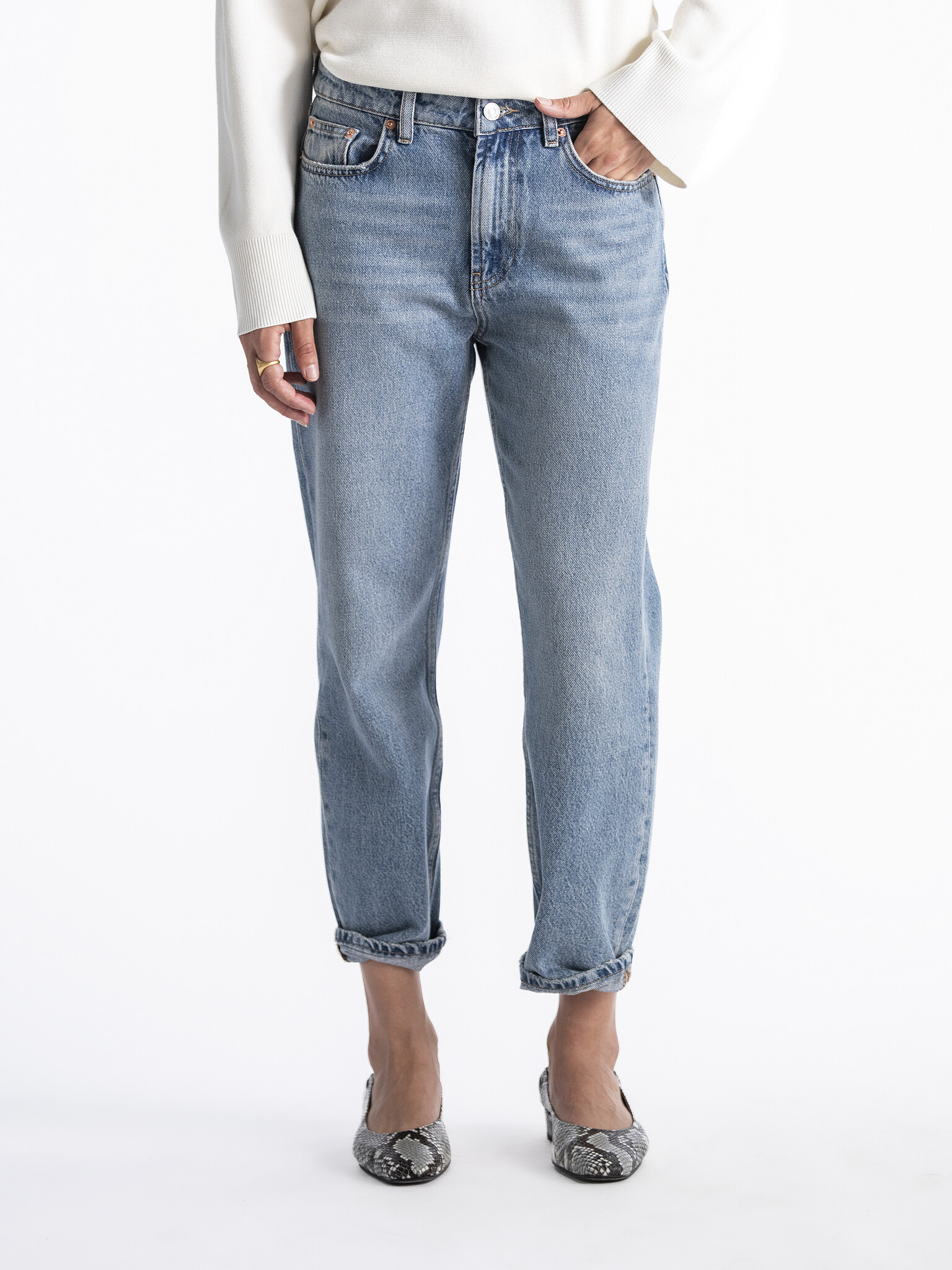 Les Soeurs Mom fit jeans Isabella 4. Denim voor alle seizoenen! Mom jeans Isabella geeft je alle veelzijdigheid die je no...