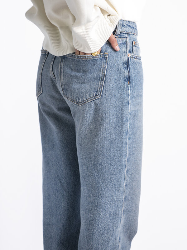 Les Soeurs Coupe classique jean Isabella 6. Un jean pour toutes les saisons! Le jean mom Isabella vous offre toute la pol...