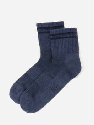 Sokken Ruby. Gun je voeten een verwenmoment met deze sokken. De stof zorgt voor maximaal comfort, terwijl het streepdetai...