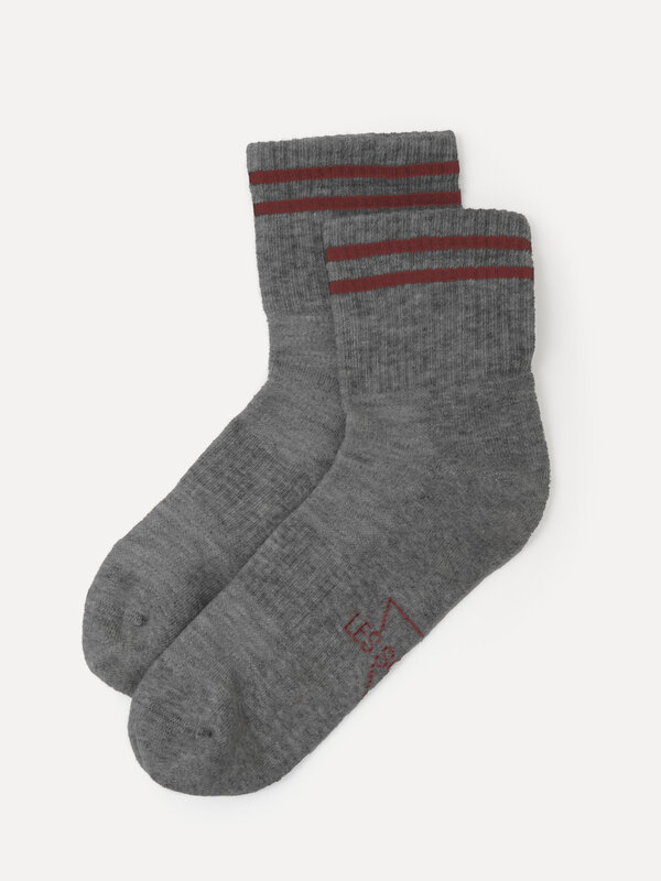 Les Soeurs Chaussettes Ruby 1. Améliorez votre jeu de chaussettes avec cette paire en coton. Elles respirent avec vous lo...