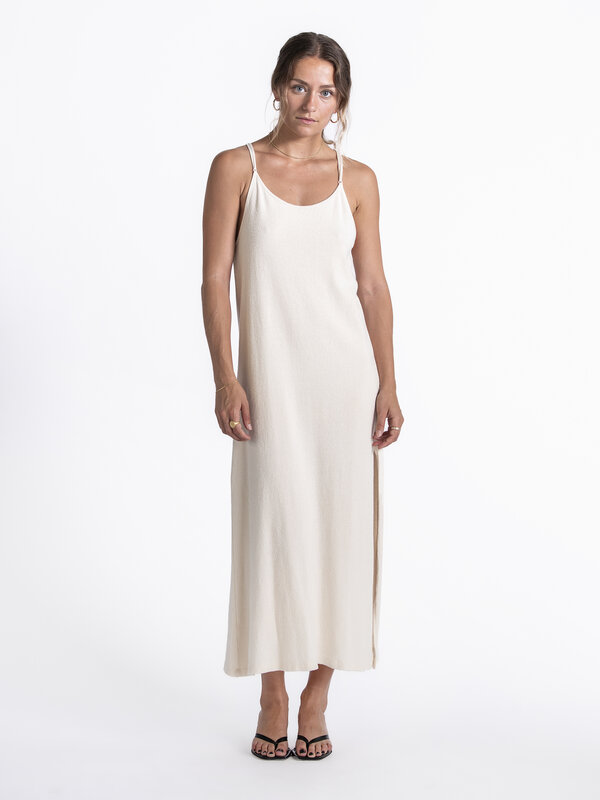 American Vintage Dress Sotto 1. The Sotto maxi dress embodies casual elegance for summer days. With its flowing cut and m...